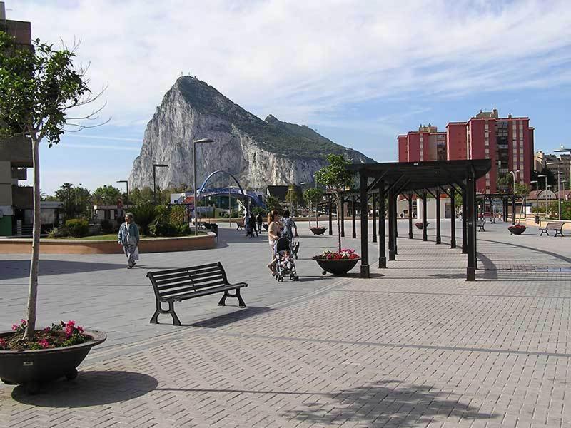 Practico Apartamento A 5 Min Andando De Gibraltar Y El Centro, Frente Al Mar La Linea de la Concepcion Exterior photo